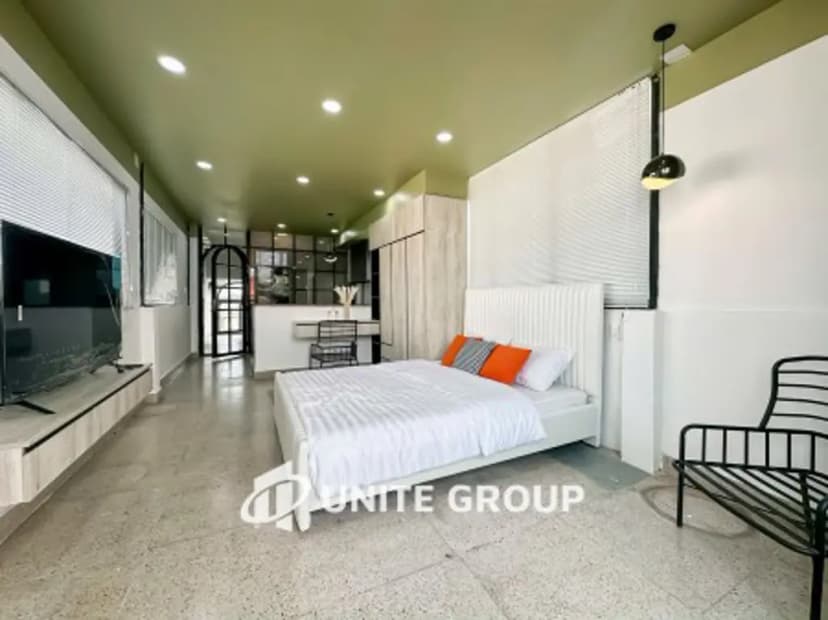 Căn hộ một phòng ngủ , một bếp , một nhà vệ sinh , có ban công