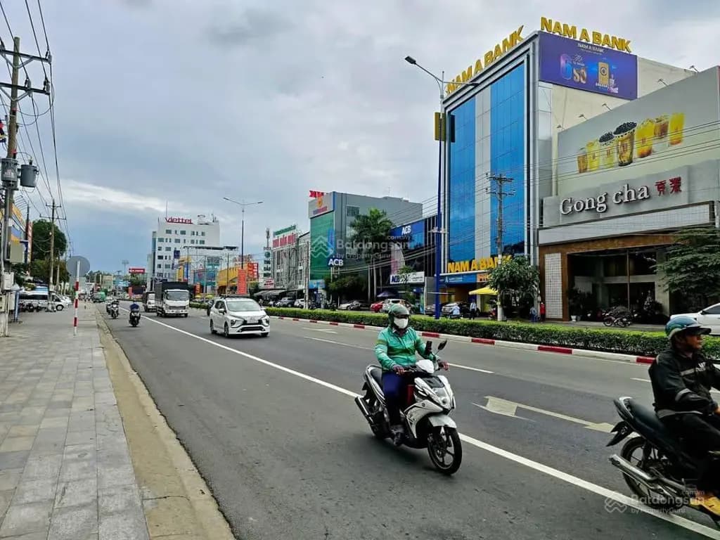Main-Building trung tâm Thủ Dầu Một, cạnh tòa Becamex Tower-1