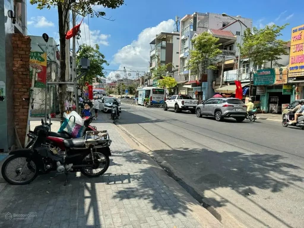 Main-Nhà 7 x 30m, 3 tầng mặt tiền CMT8 ngay ngã 6 Thủ Dầu Một-1