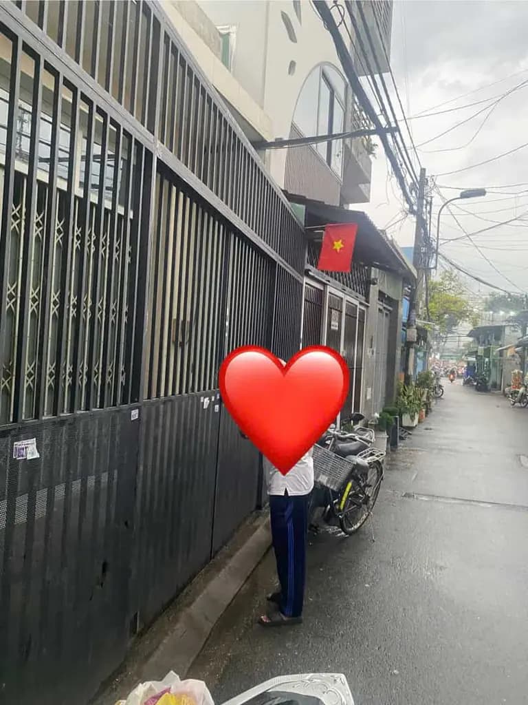 Cho thuê nhà mặt nguyên căn có gác, có thể kinh doanh và ở lại.