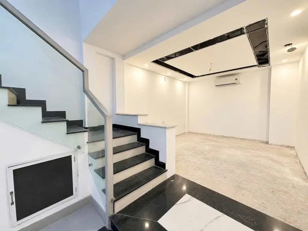 Main-HẺM XE HƠI 6M NGỦ TRONG NHÀ, SAU CĂN MẶT TIỀN - 5 TẦNG, 5 PN, 6 WC - 45M2 - 9.9 TỶ.HUỲNH VĂN BÁNH-3