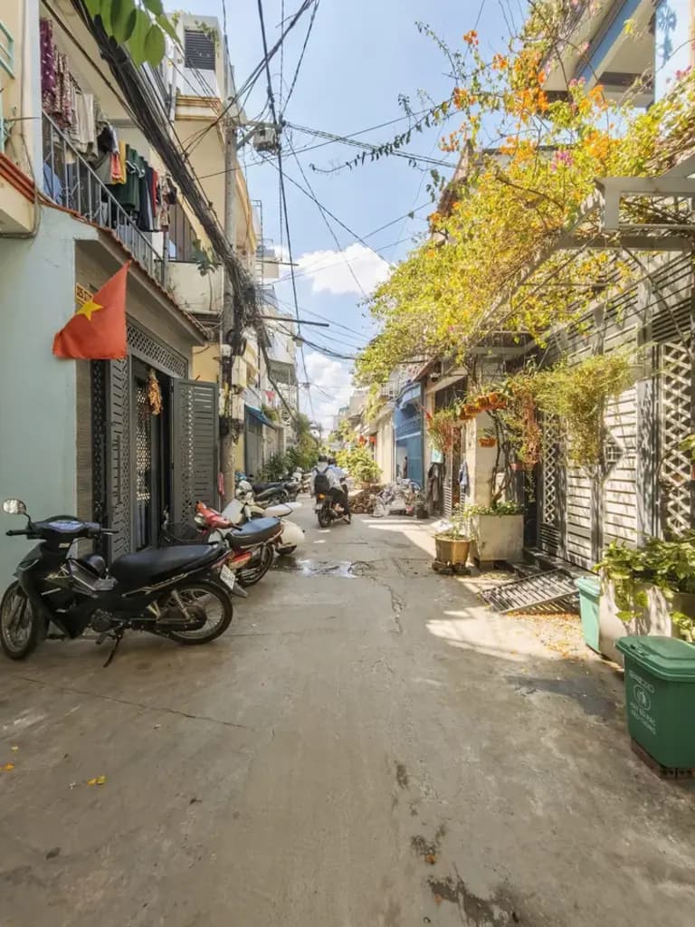 Main-SÁT BÀ CHIỂU, HẺM 5-6M, 3 TẦNG BTCT, 3PN, 3WC, SÂN ĐỂ XE-0