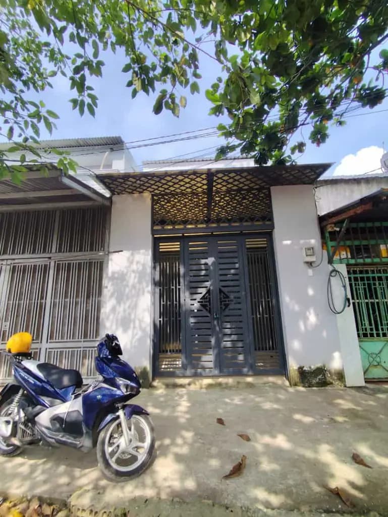 Bán nhà đẹp xã Bà Điểm, trệt lửng BTCT 3PN, giá 3 Tỷ