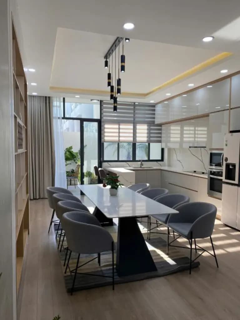 Nhà phố đường 23m khu Trung Nguyên full nội thất cần bán.