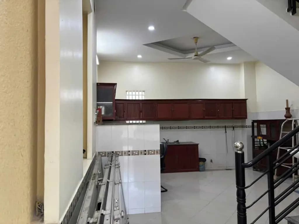 Main-cho thuê nhà 1 trệt 3 lầu gần nhà thờ Tân Tiến-2